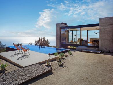 Secluded and Ultra Modern Vacation 4 Bedroom Home with Pool